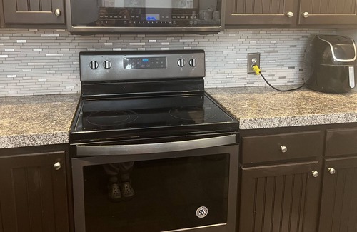 Herriman House | Pet friendly fully fenced backyard long term stay