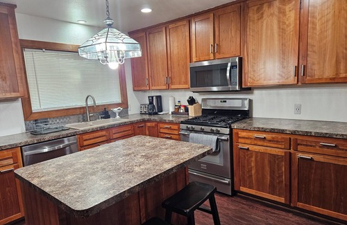 Northeast Neighbors House | Pet friendly fully remolded 4 bedroom house close to everything in Salem.