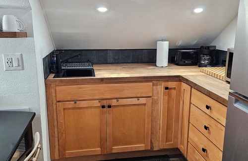 Northeast Neighbors House | Pet friendly fully remolded 4 bedroom house close to everything in Salem.