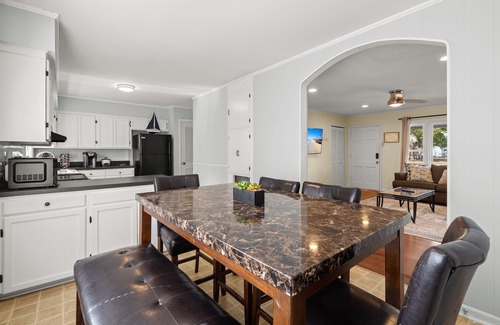 North Charleston House | Pet-Friendly Gem 5 Min to Airport, 30 Min to Beaches, & Fenced Backyard