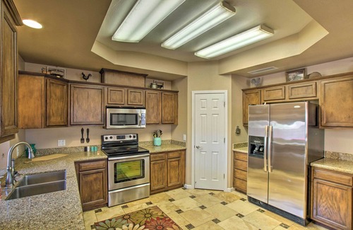 Saddleback Hills House | Pet-Friendly Glendale Home w/Pool & Putting Green