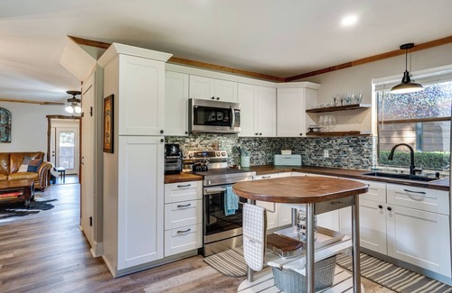 Granbury House | Pet-Friendly Granbury Home w/Yard, Near Downtown!