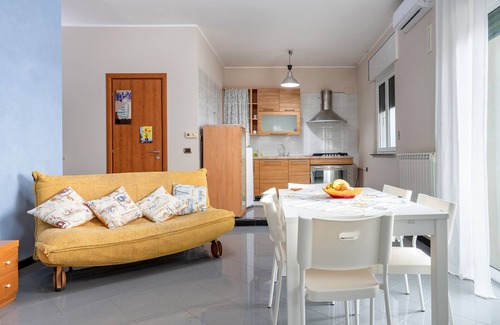Leporano House | Pet-Friendly Holiday Home "A casa di Pietro Sei" with Sea View, Garden & Wi-Fi