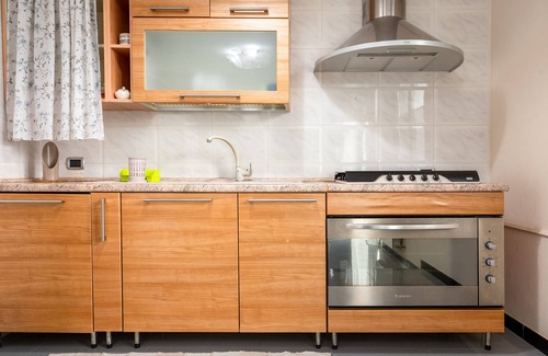 Leporano House | Pet-Friendly Holiday Home "A casa di Pietro Sei" with Sea View, Garden & Wi-Fi