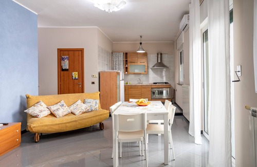 Leporano House | Pet-Friendly Holiday Home "A casa di Pietro Sei" with Sea View, Garden & Wi-Fi