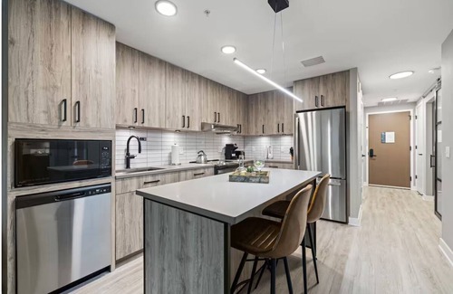 Navy Yard Hotel | Pet-Friendly Haven | Kitchen & Rooftop Views | Perfect for Extended Stays