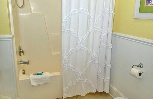 Atlantic Beach Hotel | Pet-friendly, Hidden Gem - 3 Blocks to Beach! Unit 106