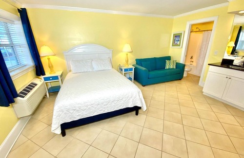 Atlantic Beach Hotel | Pet-friendly, Hidden Gem - 3 Blocks to Beach! Unit 109