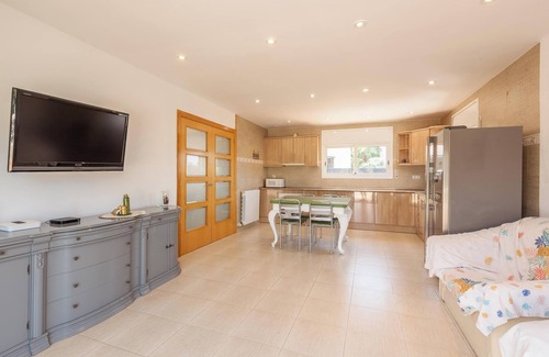 Olivella House | Pet-Friendly Holiday Home "Villallop" with Mountain View, Pool & Wi-Fi