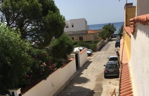 Triscina House | Pet-Friendly Holiday Home 'Villa Lucia' with Sea View & Garden