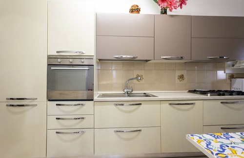 Marsala House | Pet-Friendly Holiday Home 'Nonna Tuzza' close to the Sea with Terrace & Wi-Fi