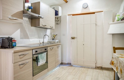 Orbetello House | Pet-Friendly Holiday Home La Casetta delle Vigne with Garden