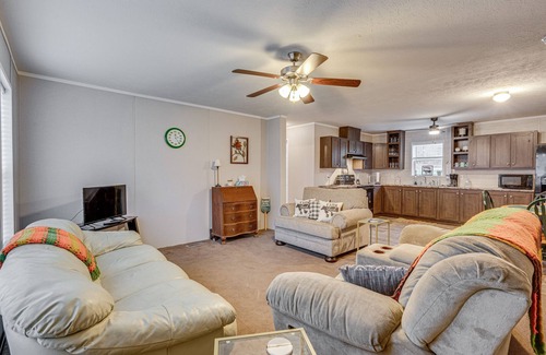 Laurelville House | Pet-Friendly Home ~ 10 Mi to Hocking Hills!