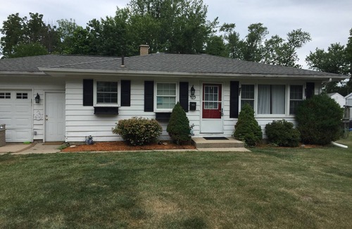 South Haven House | Pet-friendly home, close to everything South Haven has to offer!