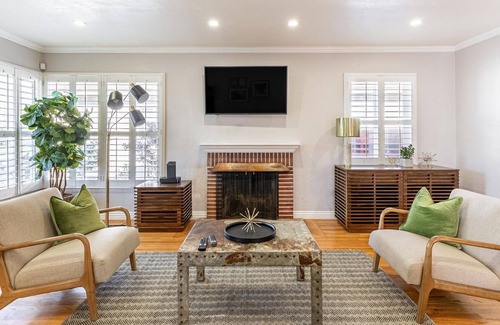 San Leandro House | Pet-Friendly Home in San Leandro w/Parking