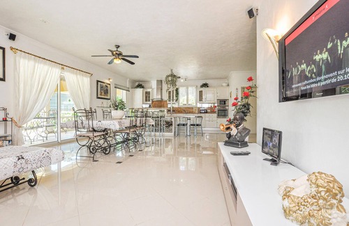 Les Adrets-de-l'Esterel House | Pet friendly home in Les Adrets
