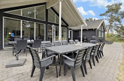 Bedegaard House | Pet friendly home in Nexø with kitchen