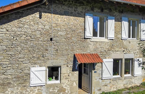 Royeres House | Pet friendly home in Royères with WiFi