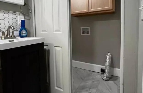 Old Brooklyn House | *Pet Friendly home, near Zoo*