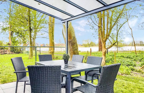 Heinkenszand House | Pet friendly home in Heinkenszand
