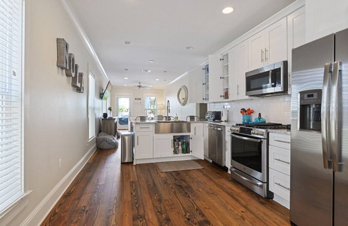 Tulane - Gravier House | Pet-Friendly home one block from Lafitte Greenway