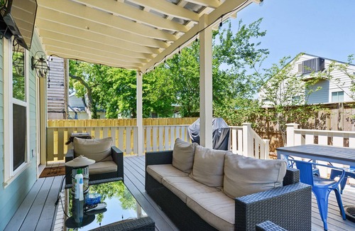 Tulane - Gravier House | Pet-Friendly home one block from Lafitte Greenway