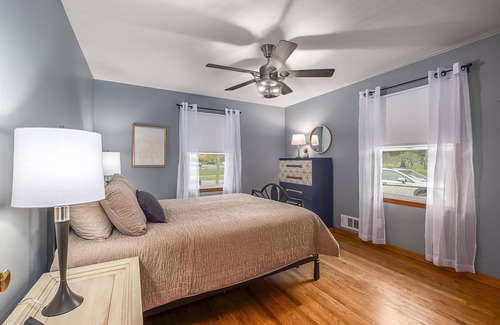 John Ball Park House | Pet friendly home, close to parks, bus line, shopping and downtown.