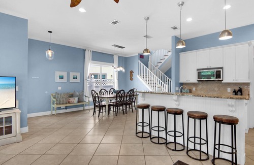 Emerald Waters Village House | Pet Friendly Home Close to Beach