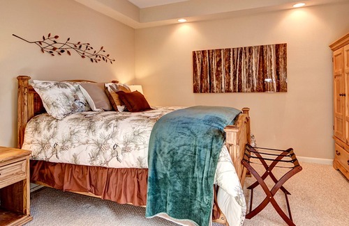 Weisshorn House | Pet Friendly/Hot Tub!/Walk or Bus to town