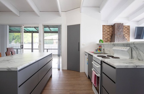 Batemans Bay House | Pet Friendly House Steps from Batemans Bay