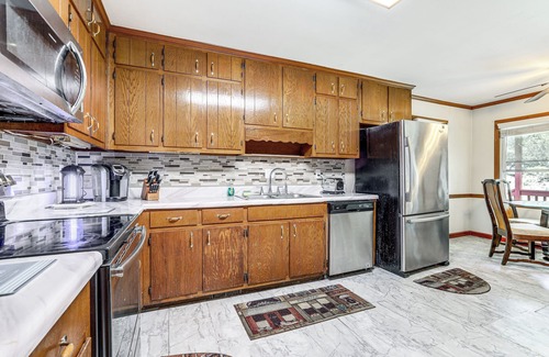 Lawrenceville Cottage | Pet-friendly House w/Deck in Lawrenceville