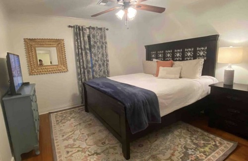 Monroe House | Pet friendly house with covered parking