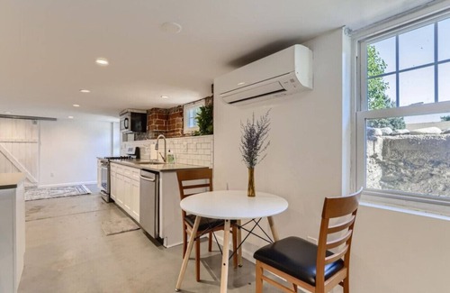 Cole Condo | Pet Friendly I Remodeled I Near RiNo | Sleeps 7