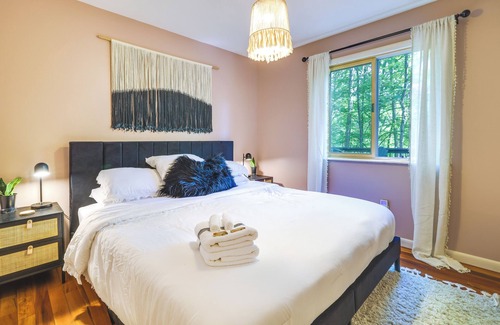 Lackawaxen Cabin | Pet-Friendly Lackawaxen Cabin w/ Wraparound Deck!