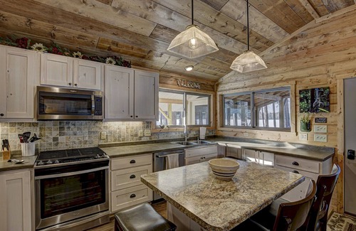 Eagle River Cottage | Pet Friendly Lakefront Cottage on Crystal Clear Private Meta Lake!