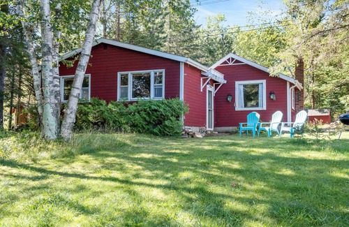 Cheboygan Cottage | Pet Friendly, lakefront, WIFI, super cozy