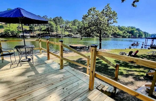 Mid America Cottage | Pet Friendly Large One Bedroom Cottage (#4) At The Water's Edge