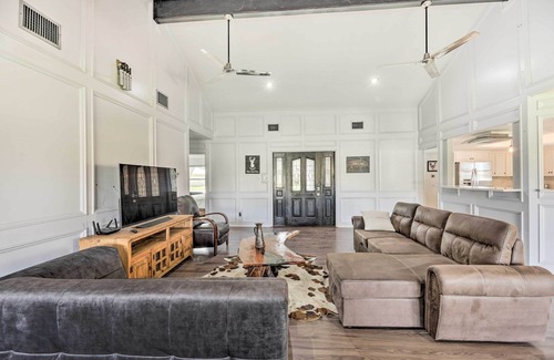 Lockhart House | Pet-Friendly Lockhart Home w/Private Yard!