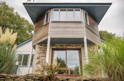 Carnon Downs Cottage | Pet Friendly Luxury 5* 3 Bedroom Cottage with Hot Tub