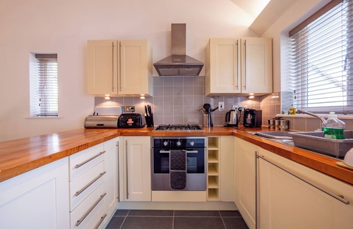 Carnon Downs Cottage | Pet Friendly Luxury 5* 2 Bedroom Cottage - Villa Gallery