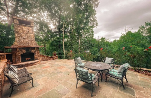Hiawassee Cottage | Pet friendly luxury lake view cottage fun themed Charming Beaver, New hot tub