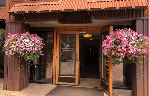 Telluride Condo | Pet-Friendly Luxury Residence With Riverside Balcony, High-End Amenities