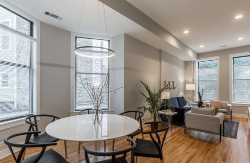 Old Town House | Pet-Friendly Mansion in the Heart of Old Town - Sleeps 30! by RedAwning