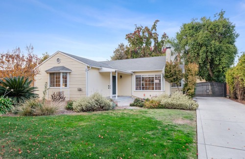 Fresno House | Pet Friendly, Mid-Century Modern Home with Central AC and whole home fan