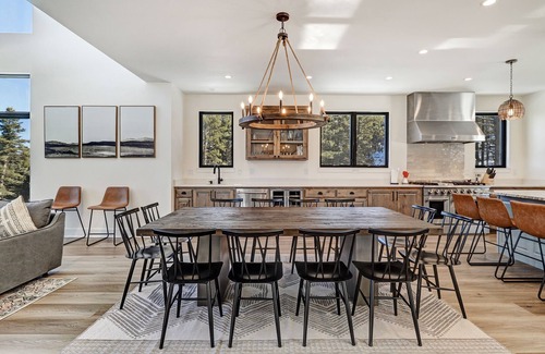 Angel Fire House | Pet Friendly | Minutes to Lift | Hot Tub | Blue Mountain Escape