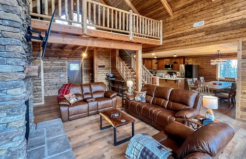 Asheville House | Pet Friendly Modern Mtn Cabin 2 King Master Suites Mtn Views
