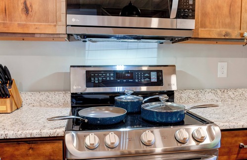 Asheville House | Pet Friendly Modern Mtn Cabin 2 King Master Suites Mtn Views