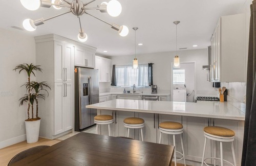 Franklin House | Pet Friendly|Modern Home|Central Location