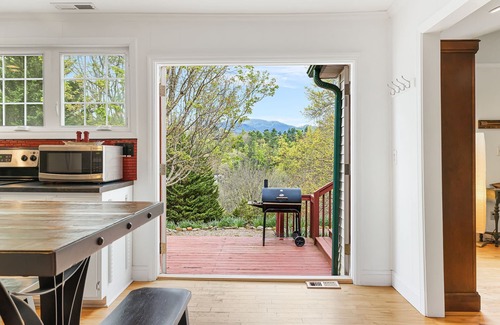 Weaverville House | Pet-Friendly Mountain Views + Biltmore Pass | 20 Mins to Asheville