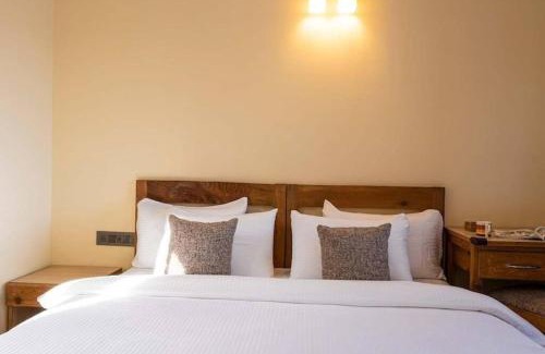 Kaul House | Pet-Friendly mountain view 2 bedroom cottage C1
